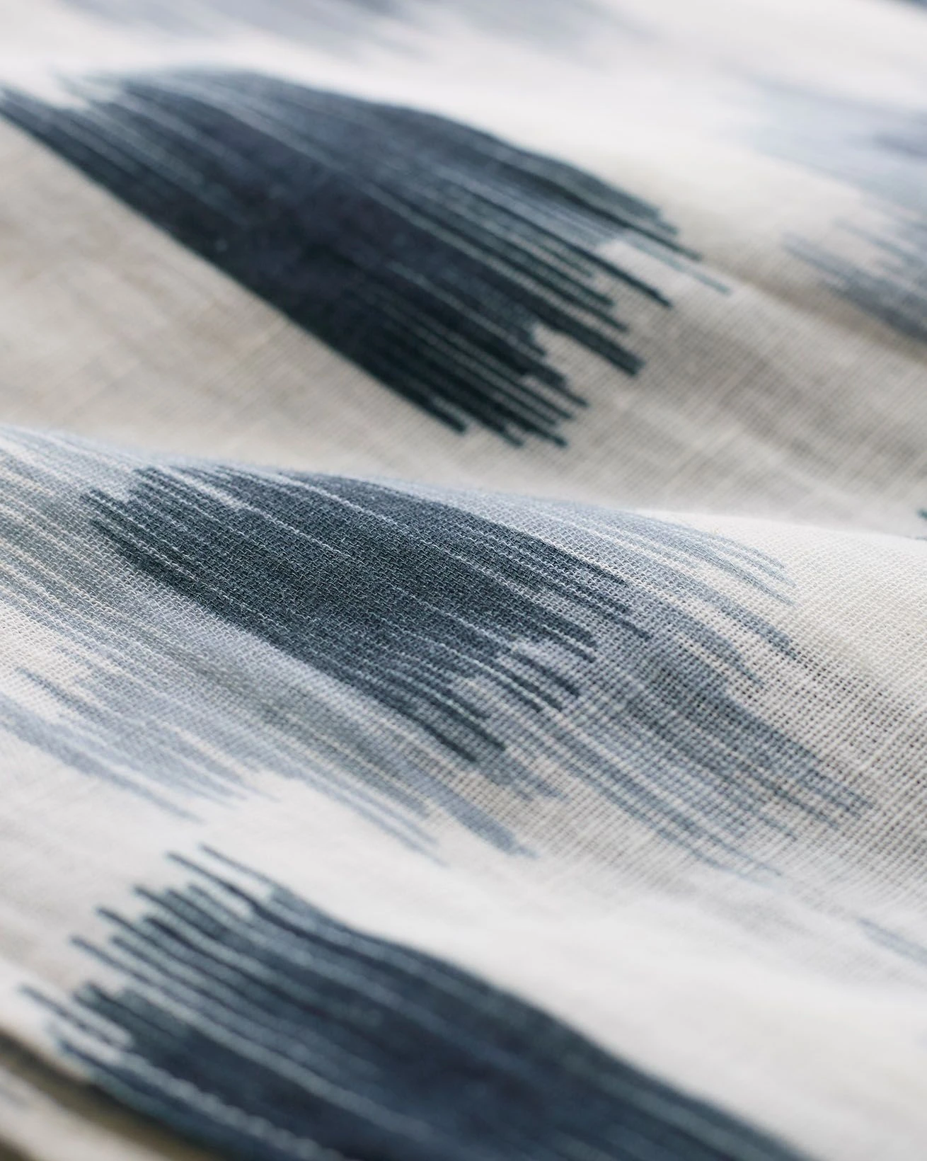 Printed Lightweight Linen Blend Scarf 5 Printed Lightweight Linen Blend Scarf - Image 3